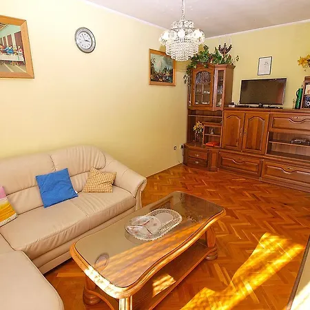 926 Pula