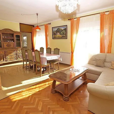 926 Pula